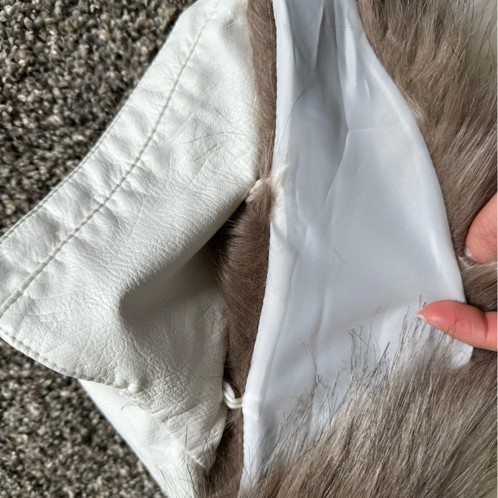 NWT Faux Leather Jacket with Fur Collar - Picture 4 of 5